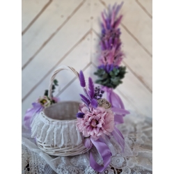 Koszyk wielkanocny na święconkę udekorowany kwiatami Lawendowy Koszyczek